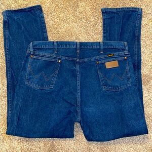 42x34 Wrangler Men’s blue jeans in great condition